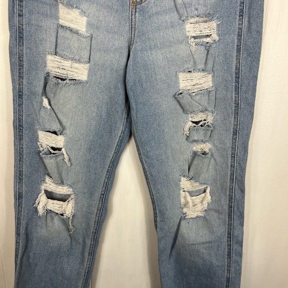 Hollister Ultra High-Rise Ripped Light Wash Mom Jeans Sz 26 - Picture 7 of 13